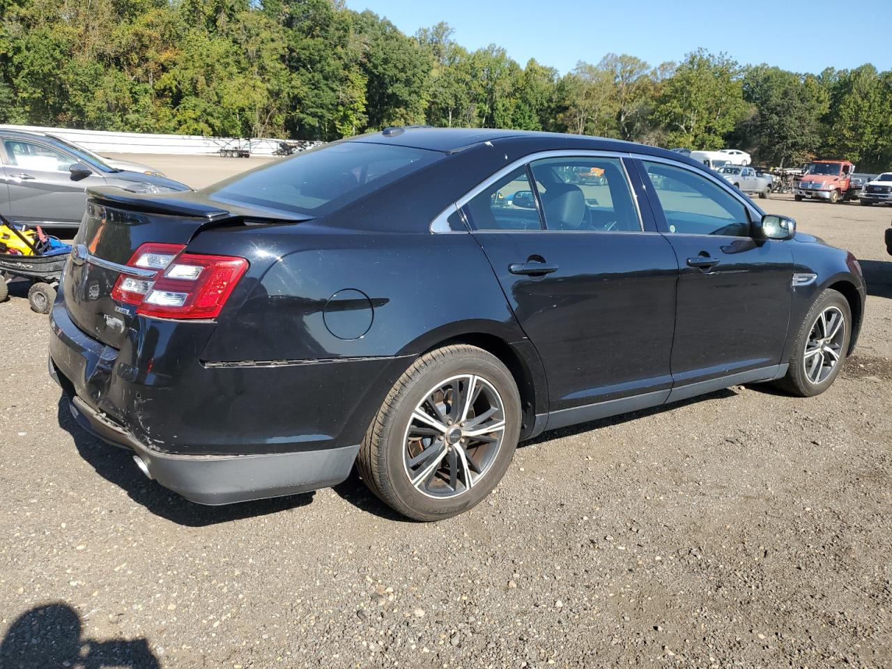 2016 Ford All models VIN 1FAHP2E82GG118387 photo 3