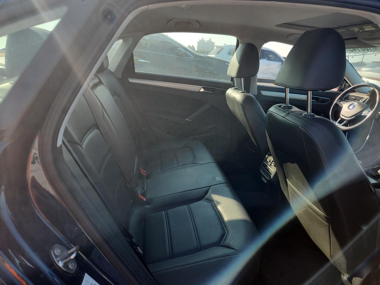 2019 Volkswagen Passat VIN 1VWLA7A33KC013447 photo 10