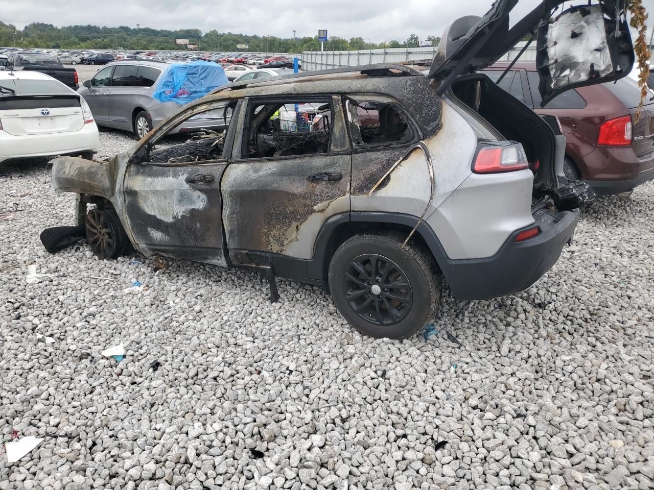 2019 Jeep Grand cher VIN 1C4PJMLXXKD251843 photo 2