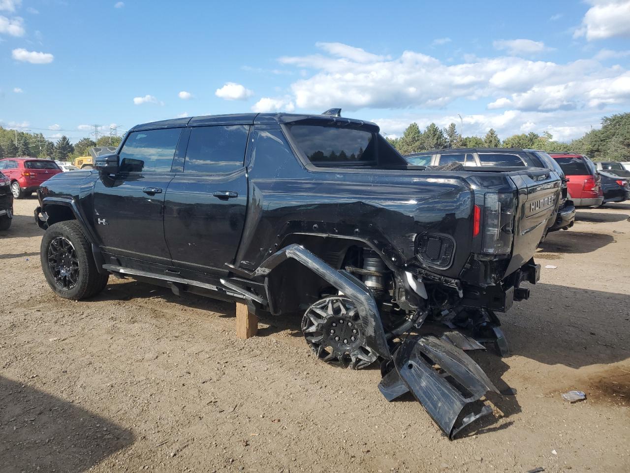 2025 GMC Hummer pic VIN 1GT40BDD9SU118294 photo 2
