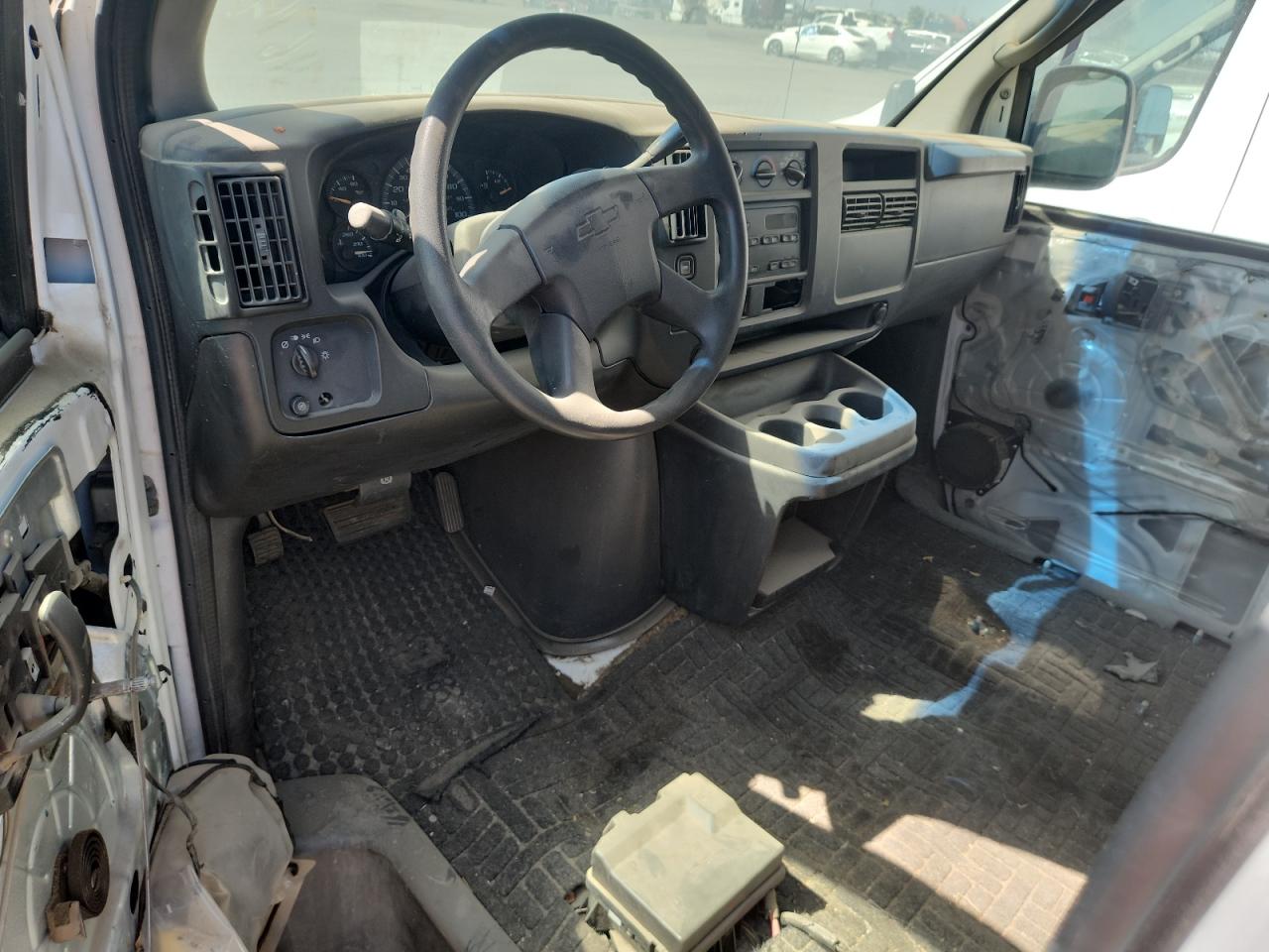 2006 CHEV Express VIN 1GCHG35U361166253 photo 8