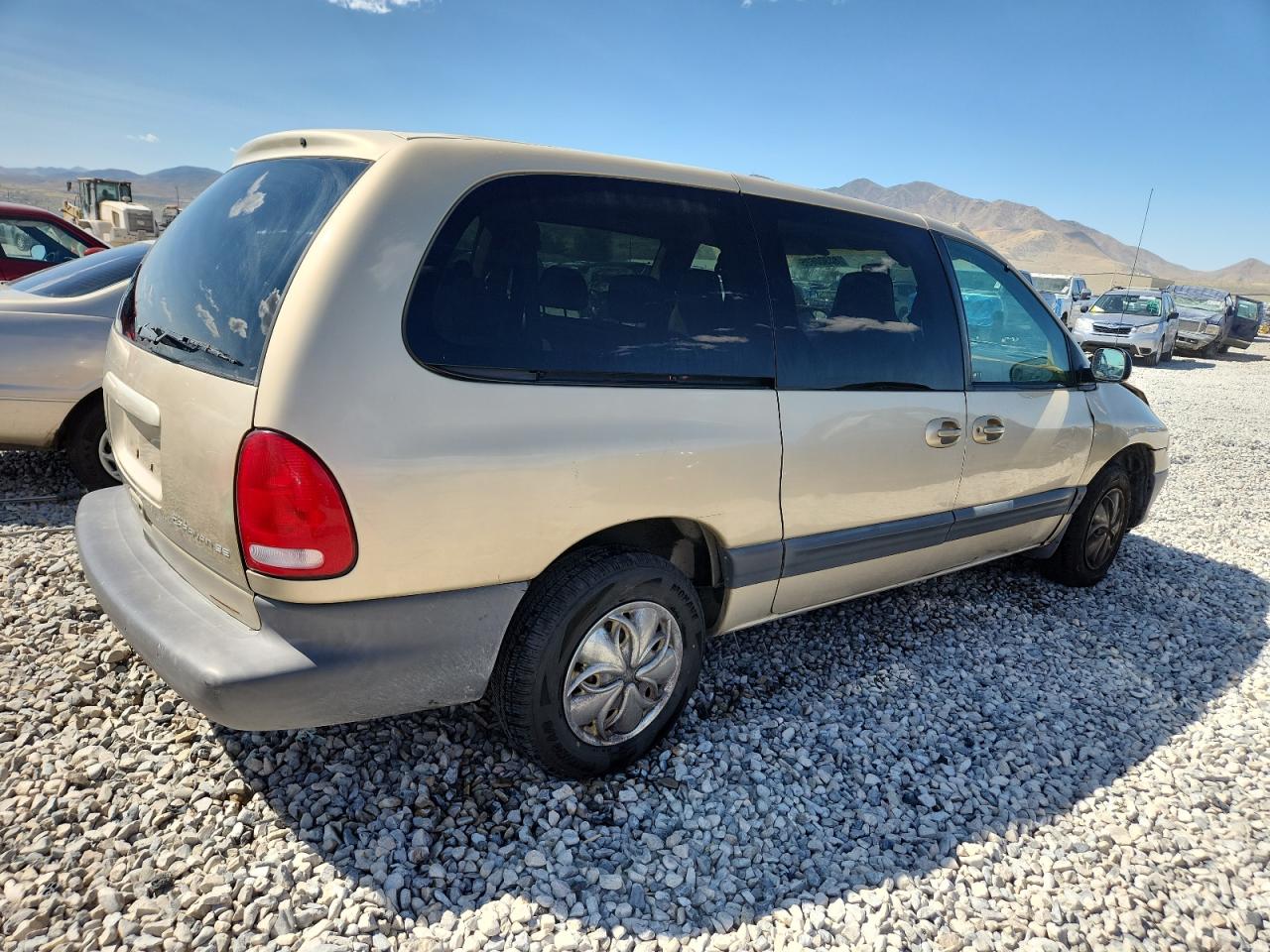2000 Dodge Caravan VIN 1B4GP44R2YB664310 photo 3