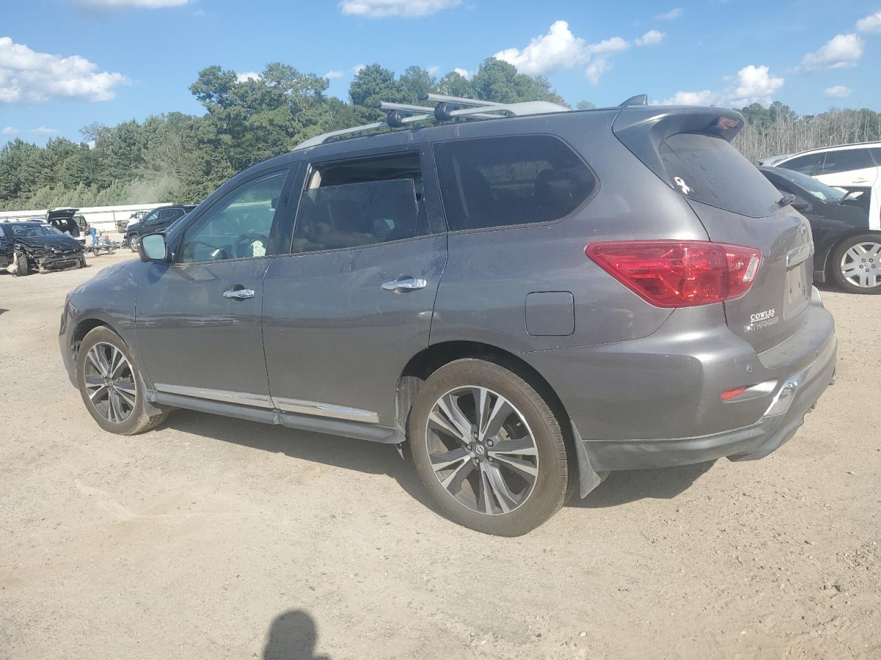 2019 Niss Pathfinder VIN 5N1DR2MM1KC602077 photo 2