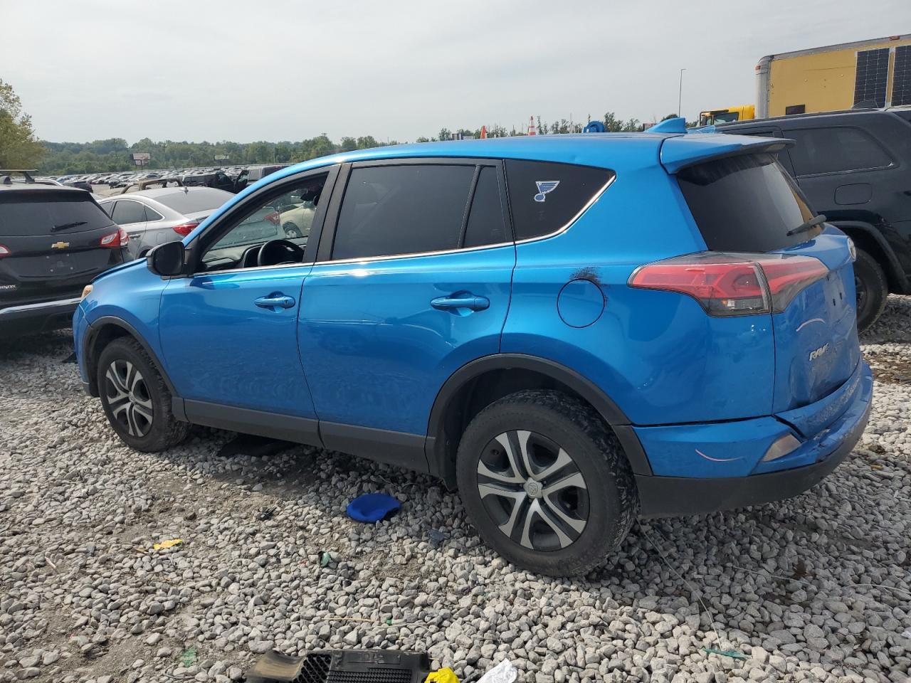 2018 Toyota Rav4 VIN JTMZFREV9JJ206721 photo 2