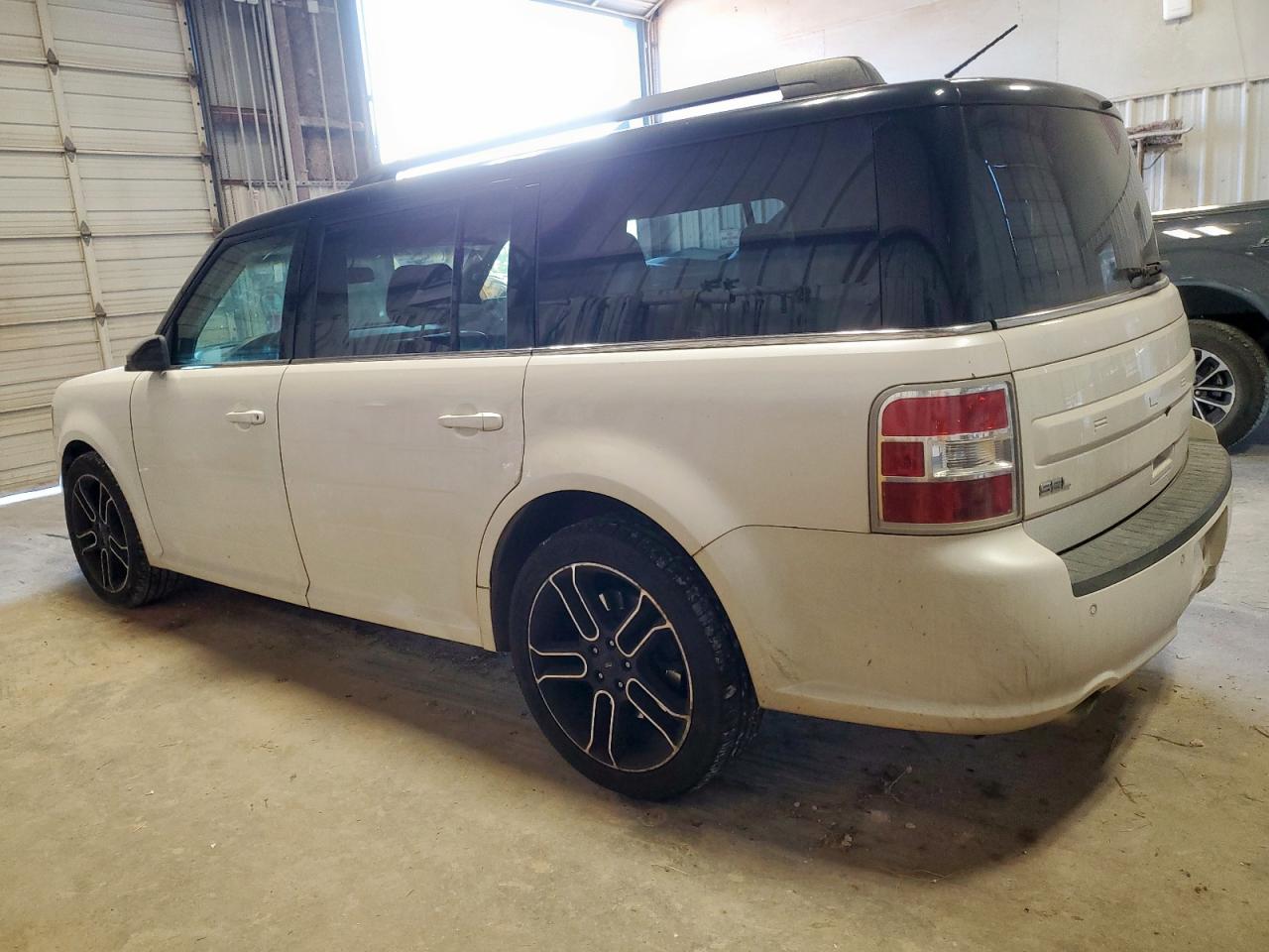 2013 Ford Flex VIN 2FMGK5C86DBD33911 photo 2