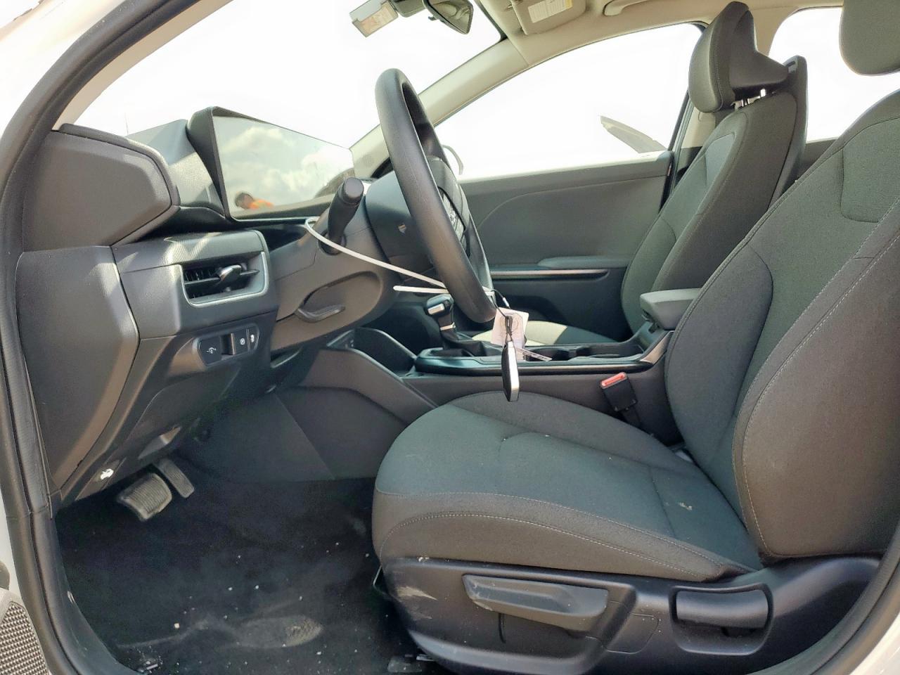 2025 Kia All other VIN 3KPFT4DE6SE058574 photo 7