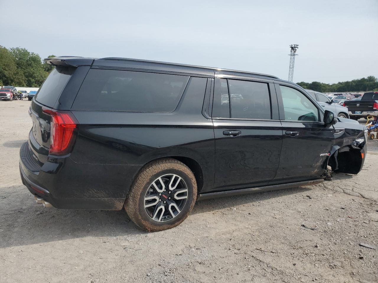 2024 GMC Yukon VIN 1GKS2HKL2RR154358 photo 3