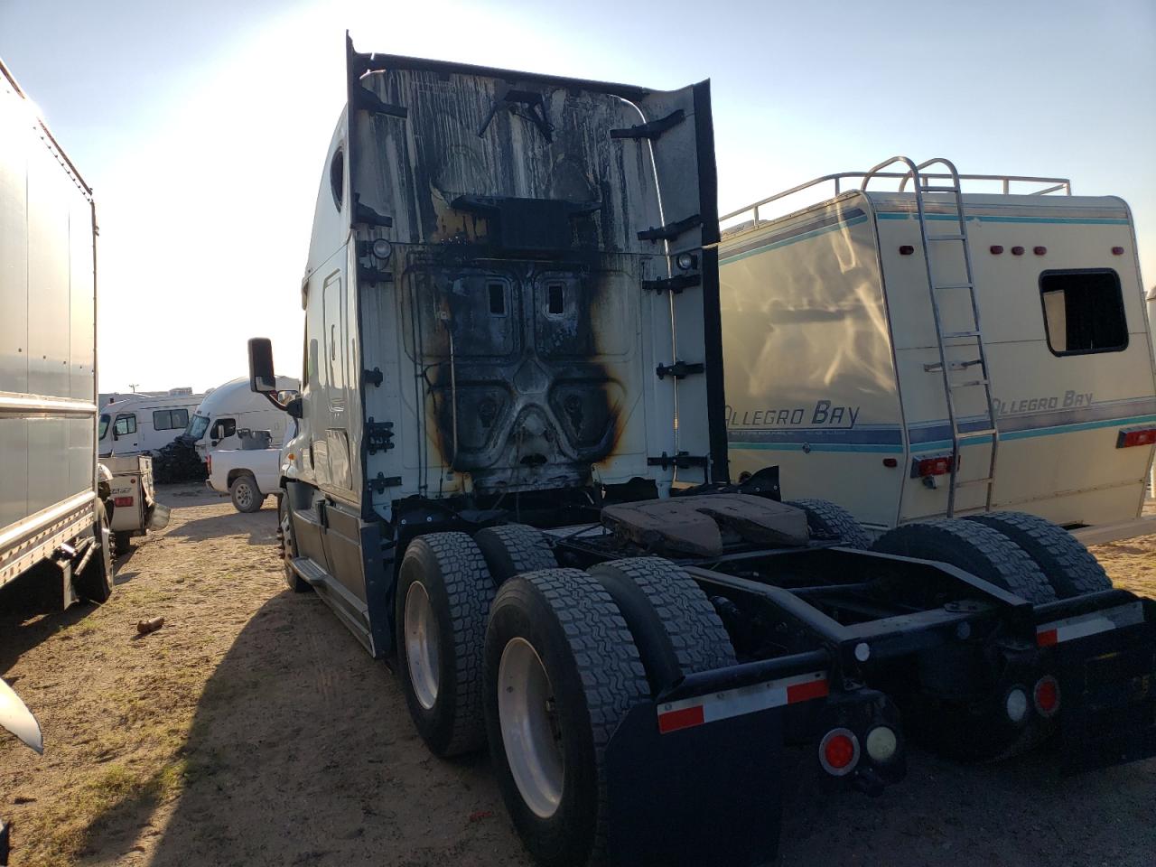 2014 FREIGHTLINER All other VIN 3AKJGLD55ESFK3575 photo 3
