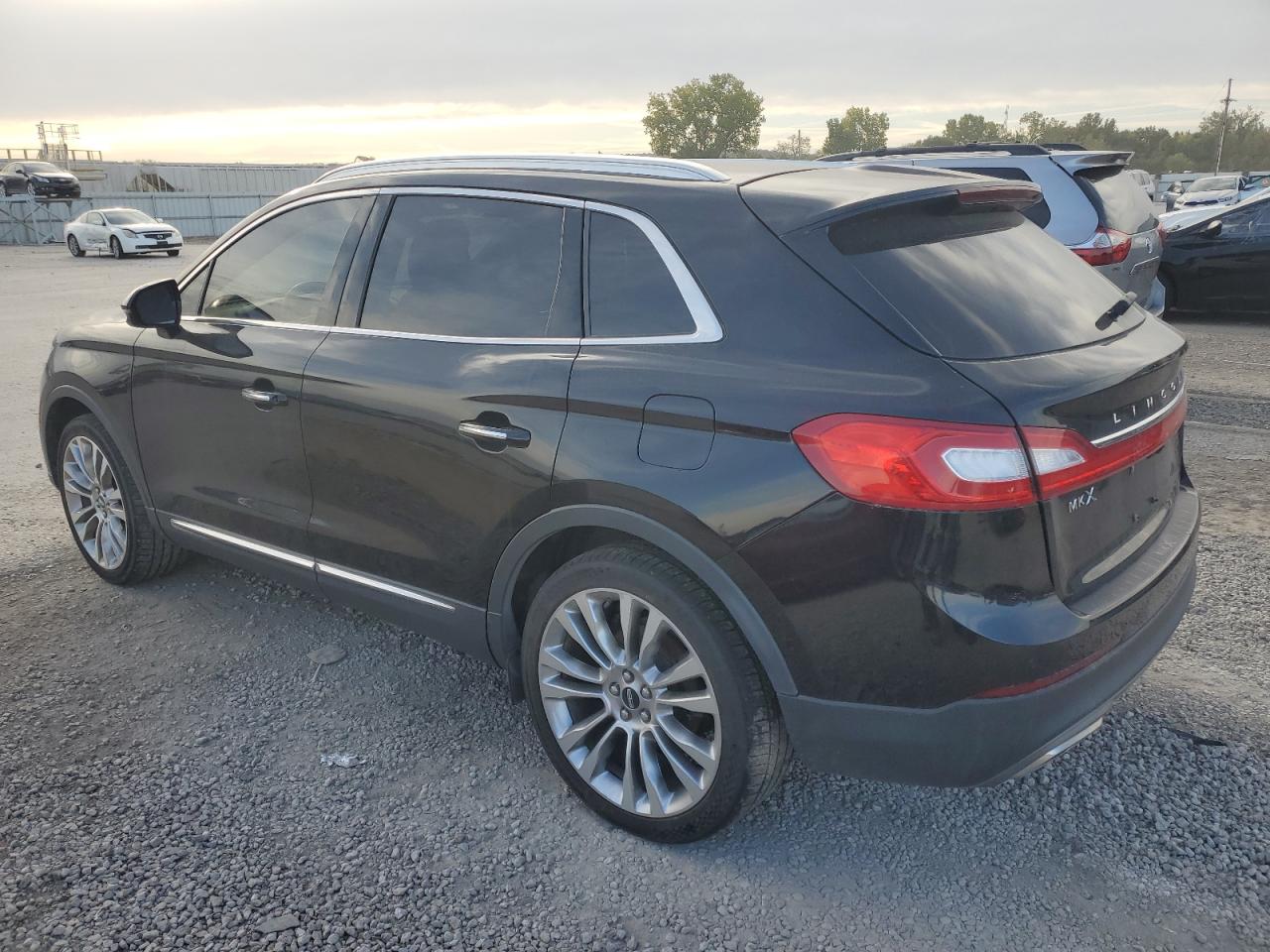 2016 LINCOLN Mkx VIN 2LMTJ8LR0GBL67217 photo 2