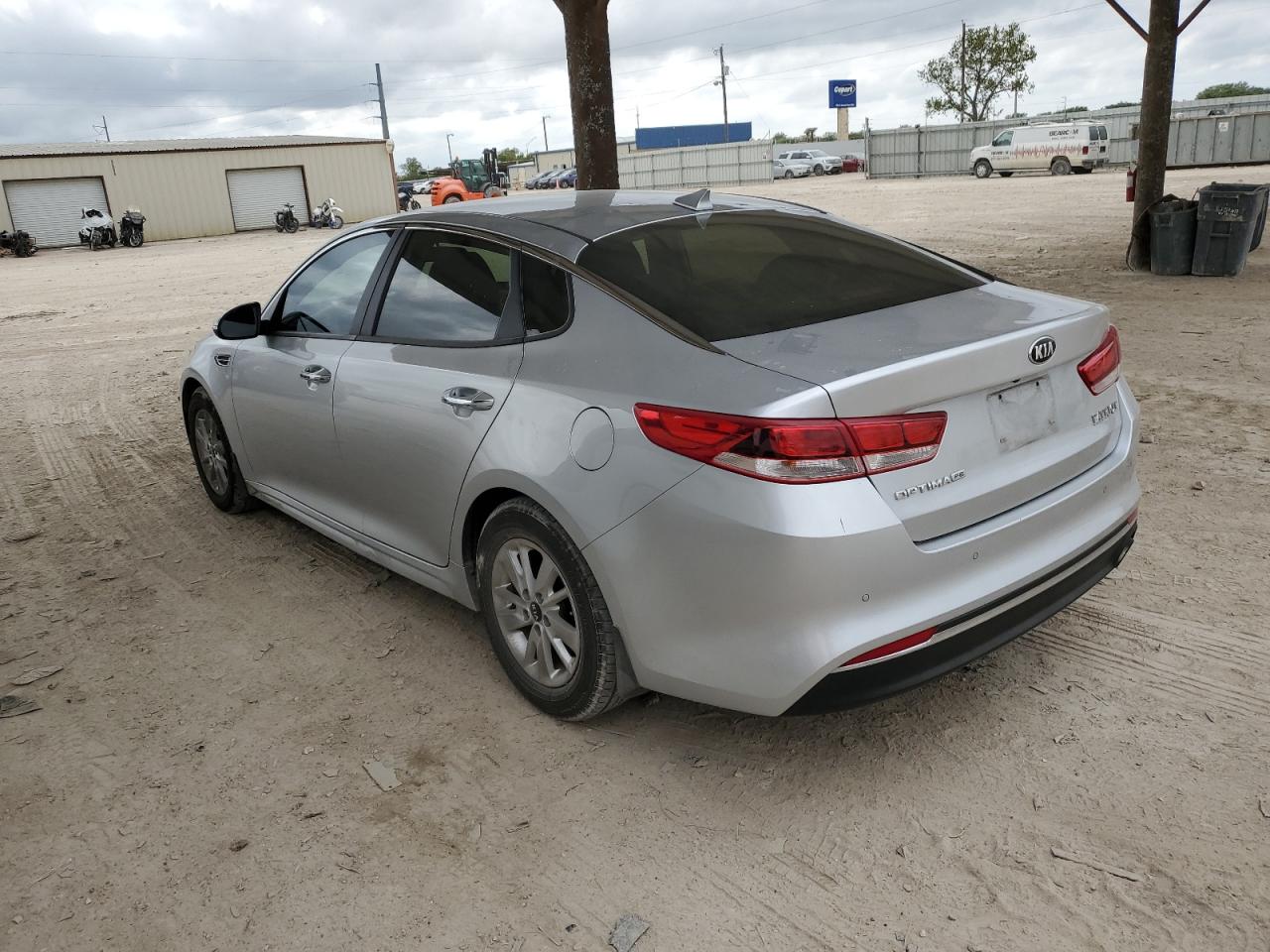 2018 Kia Optima VIN 5XXGT4L39JG245009 photo 2