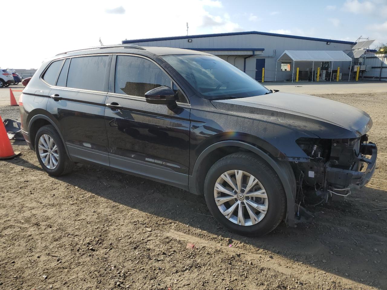 2019 VOLKSWAGEN Tiguan VIN 3VV1B7AX2KM200365 photo 4