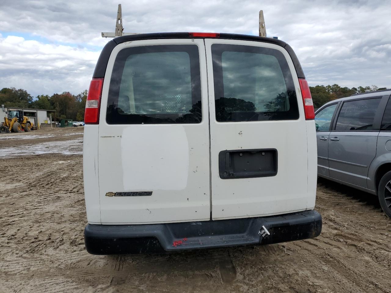 2017 Chevrolet Express 2500 VIN 1GCWGBFF0H1116527 photo 6