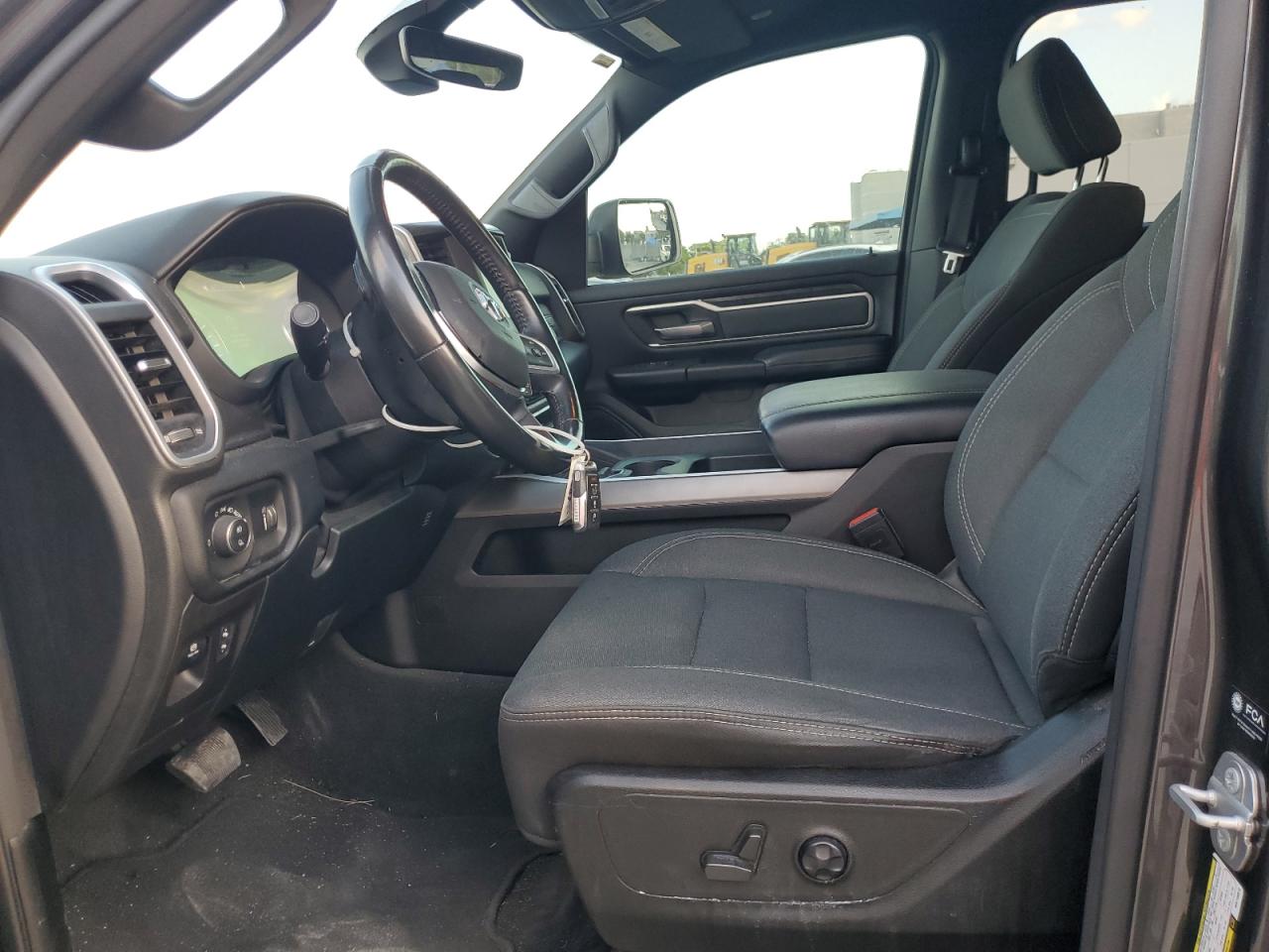2021 Ram 1500 VIN 1C6RREBG0MN748879 photo 7
