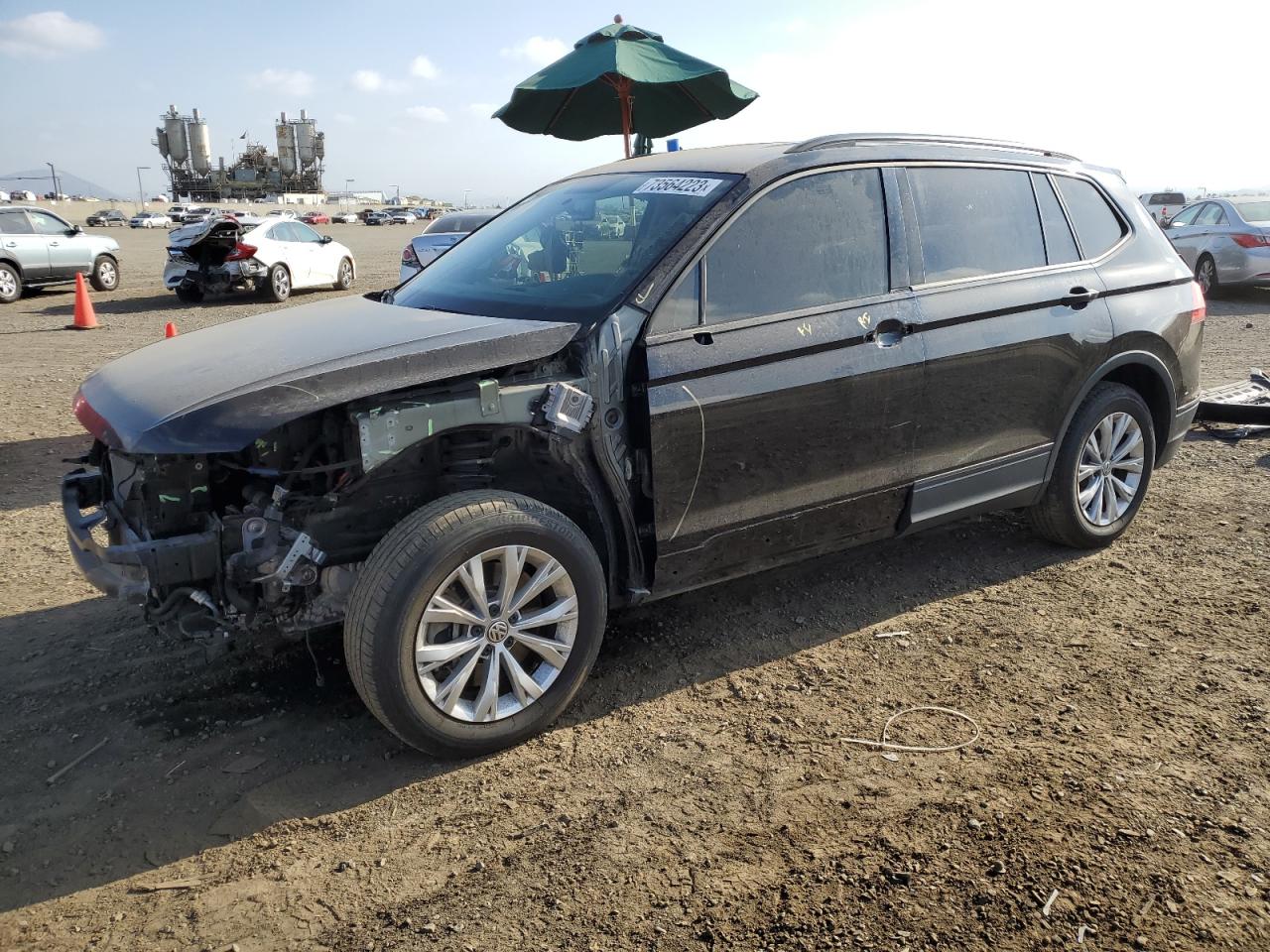 2019 VOLKSWAGEN Tiguan VIN 3VV1B7AX2KM200365 photo 1