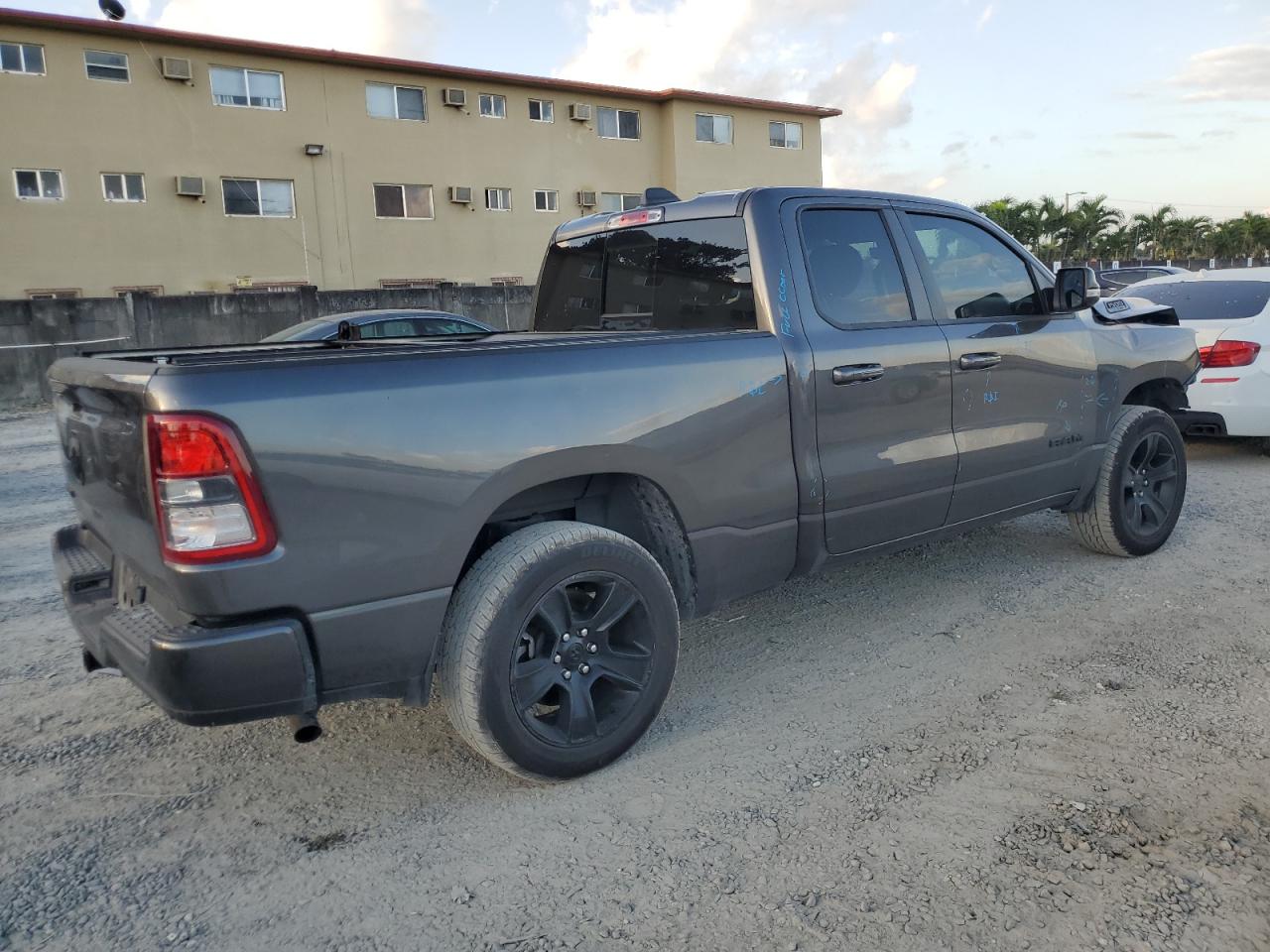 2021 Ram 1500 VIN 1C6RREBG0MN748879 photo 3