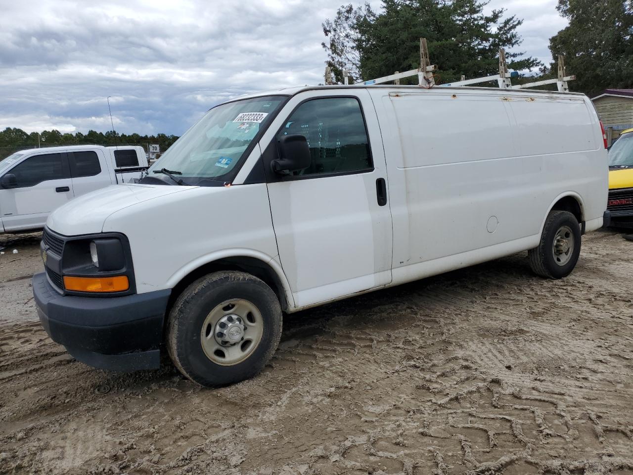2017 Chevrolet Express 2500 VIN 1GCWGBFF0H1116527 photo 1