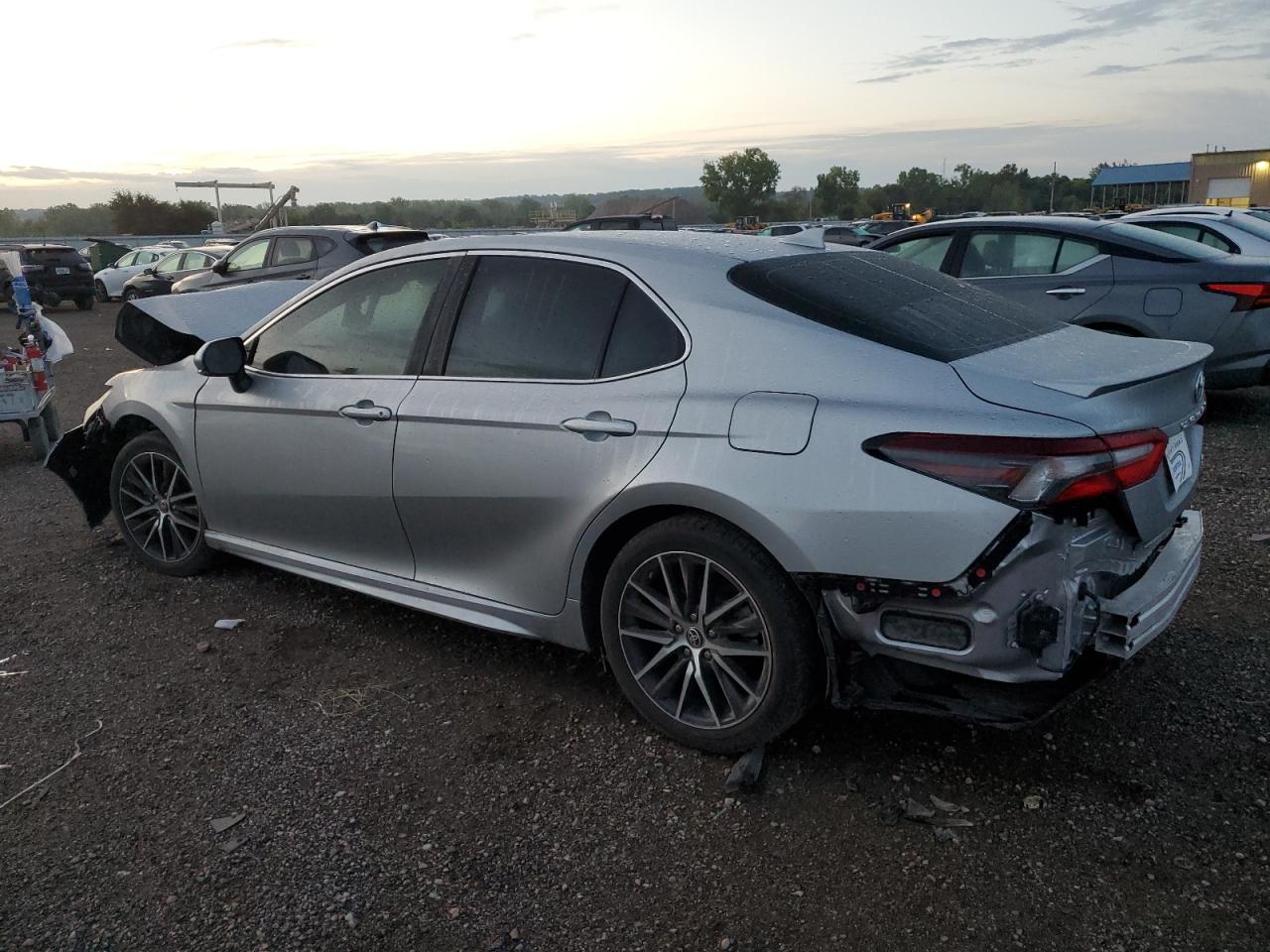 2022 TOYOTA Camry VIN 4T1S11AK2NU686405 photo 2