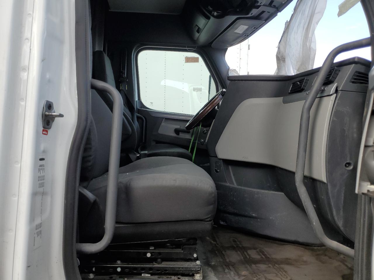 2020 FREIGHTLINER All other VIN 3AKJHHFG9LSLV3899 photo 5