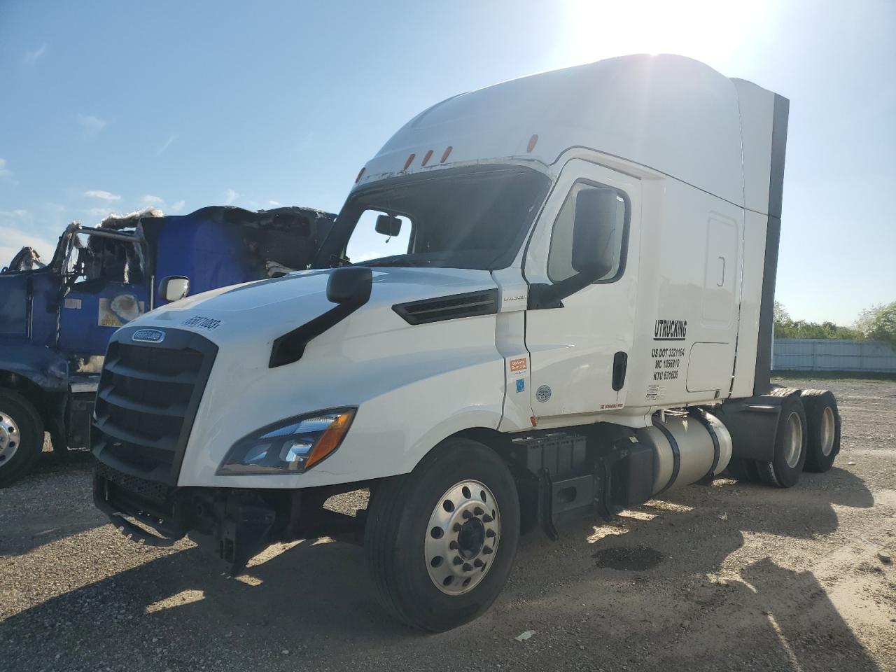 2020 FREIGHTLINER All other VIN 3AKJHHFG9LSLV3899 photo 2