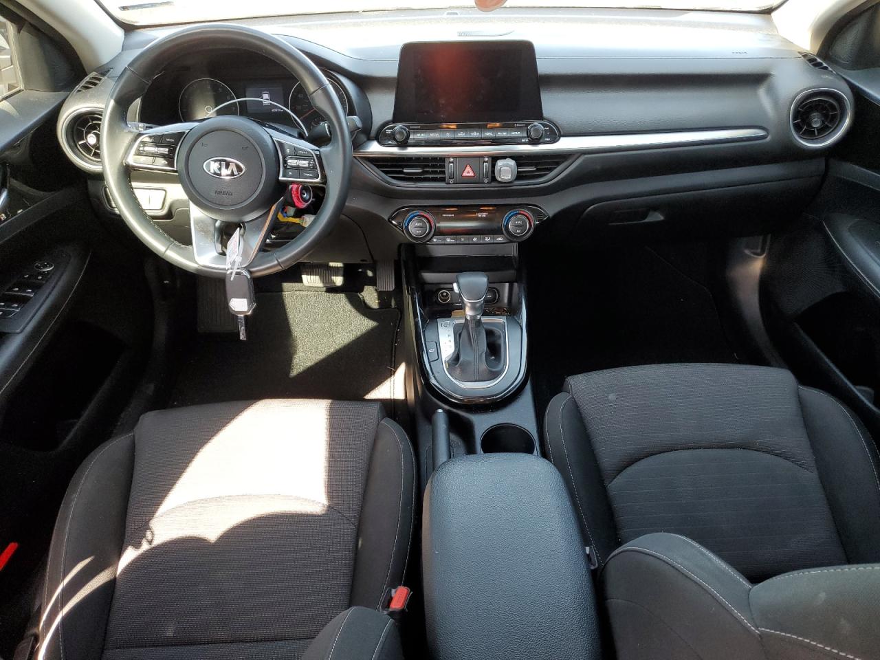 2019 KIA Forte VIN 3KPF34AD8KE033994 photo 8