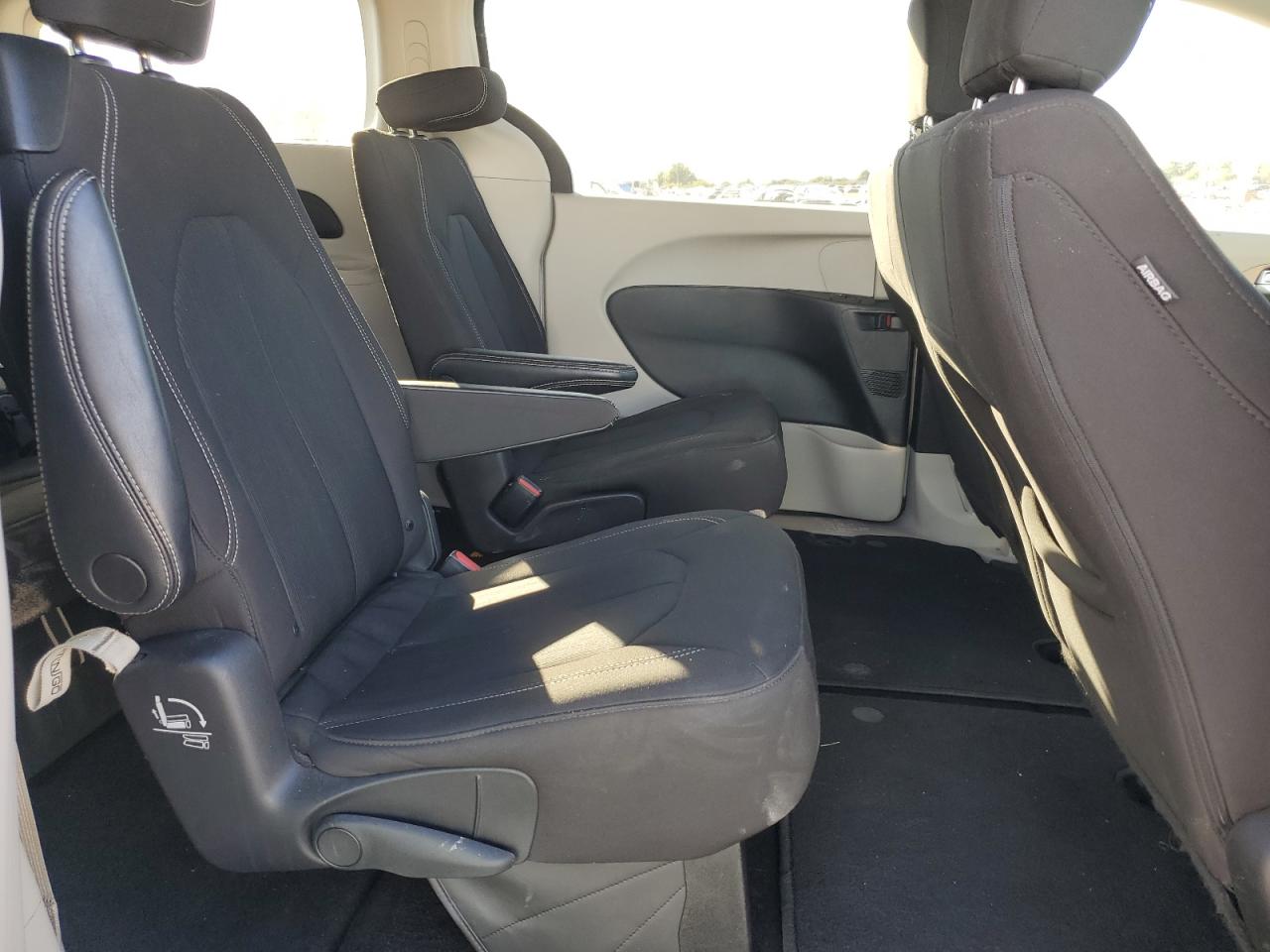 2022 CHRYSLER Minivan VIN 2C4RC1CG1NR104359 photo 11