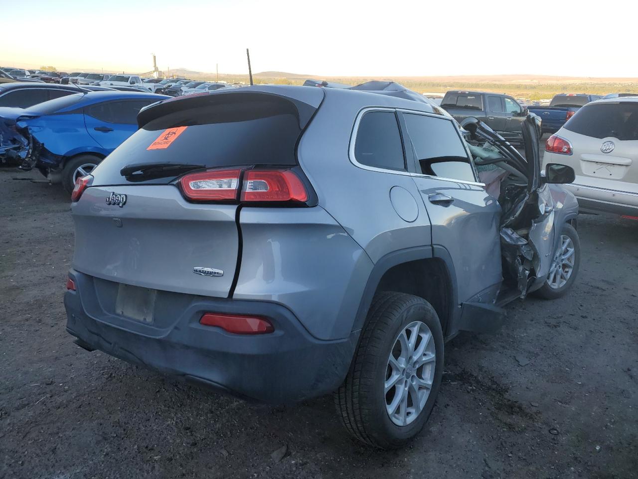 2018 JEEP Grand cherokee VIN 1C4PJLCB3JD557831 photo 3