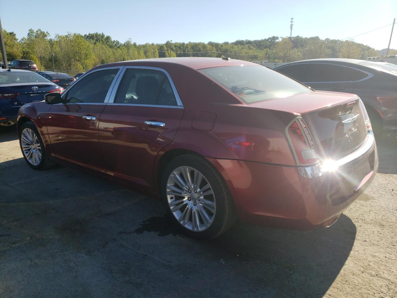 2011 Chrysler 300 VIN 2C3CA6CT7BH564640 photo 2