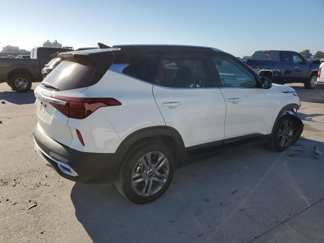 2023 KIA Seltos VIN KNDEU2AA5P7359830 photo 3