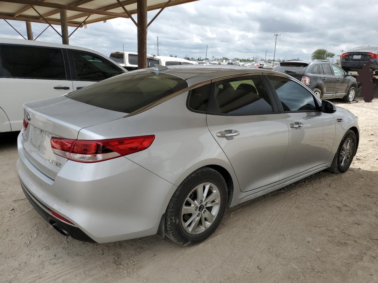 2018 Kia Optima VIN 5XXGT4L39JG245009 photo 3