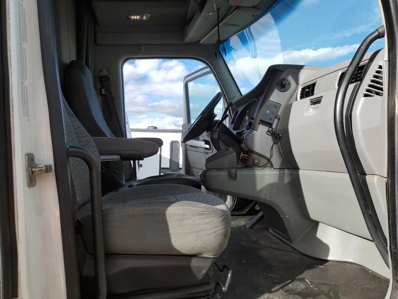 2017 KENWORTH All other VIN 1XKYDP9X0HJ144979 photo 5