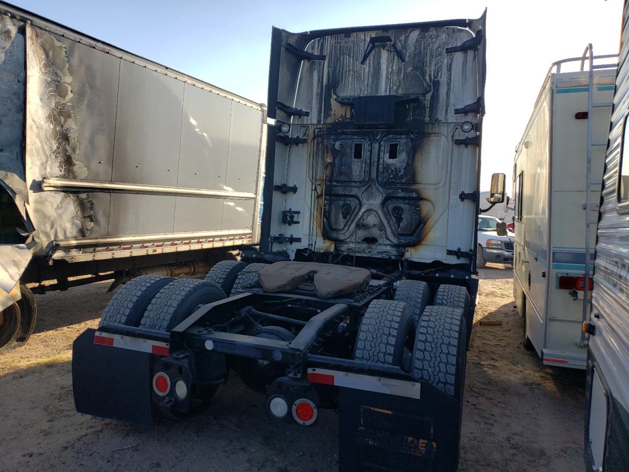 2014 FREIGHTLINER All other VIN 3AKJGLD55ESFK3575 photo 4