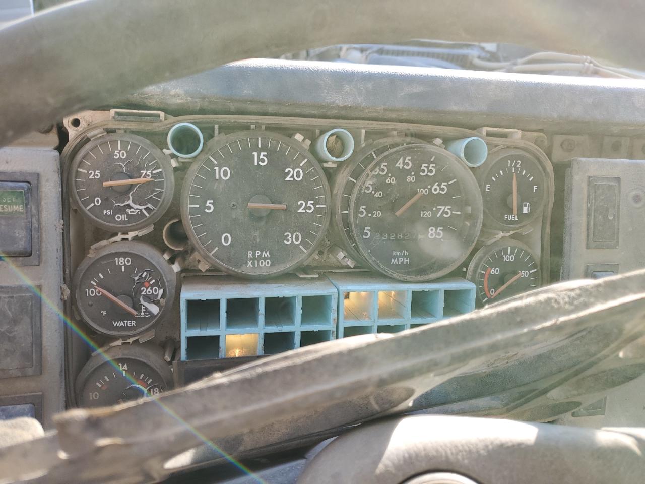 2000 FREIGHTLINER All other VIN 1FV6HLBA0YHG76334 photo 9