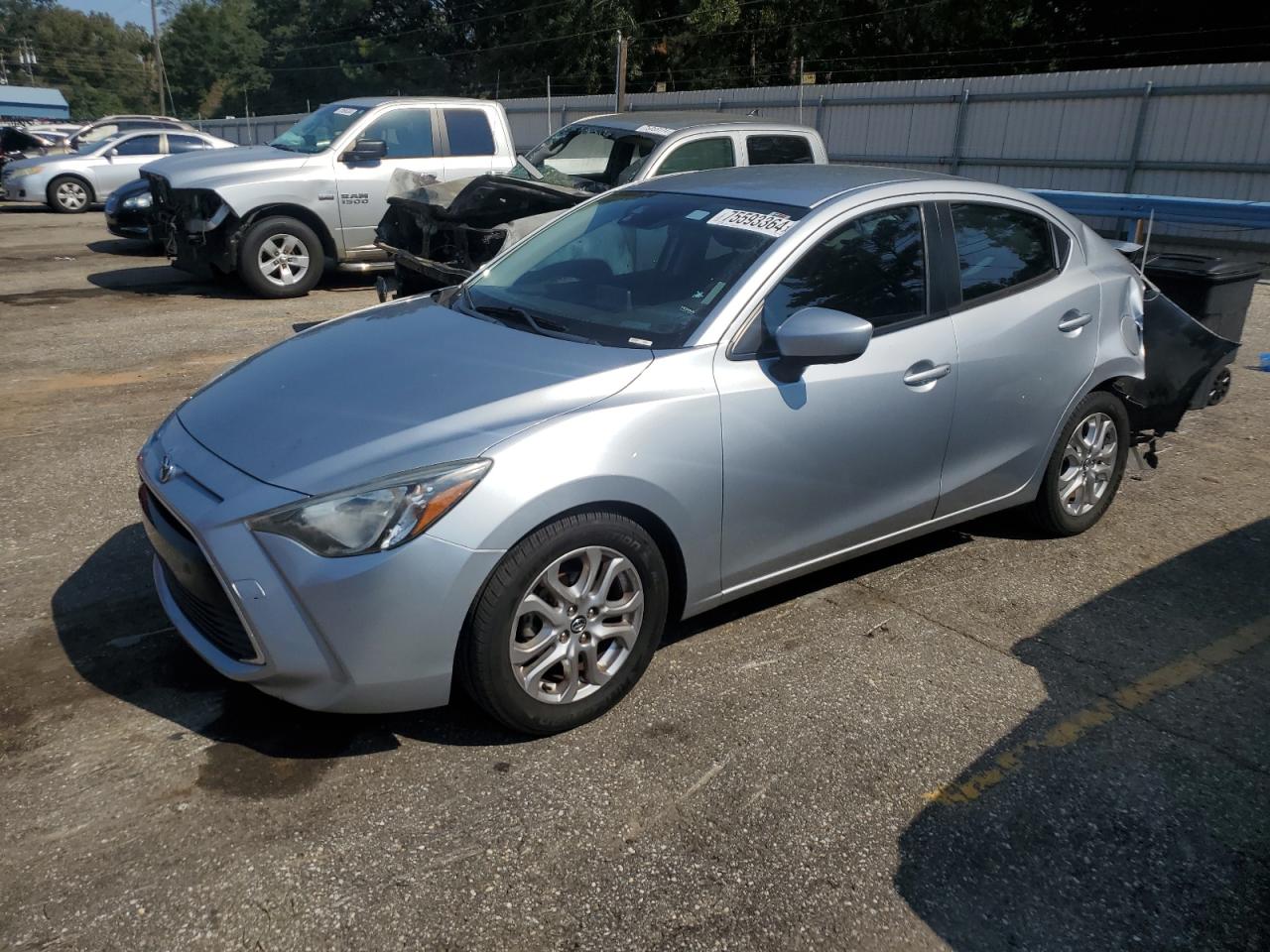 2018 Toyota Yaris VIN 3MYDLBYV9JY307325 photo 1