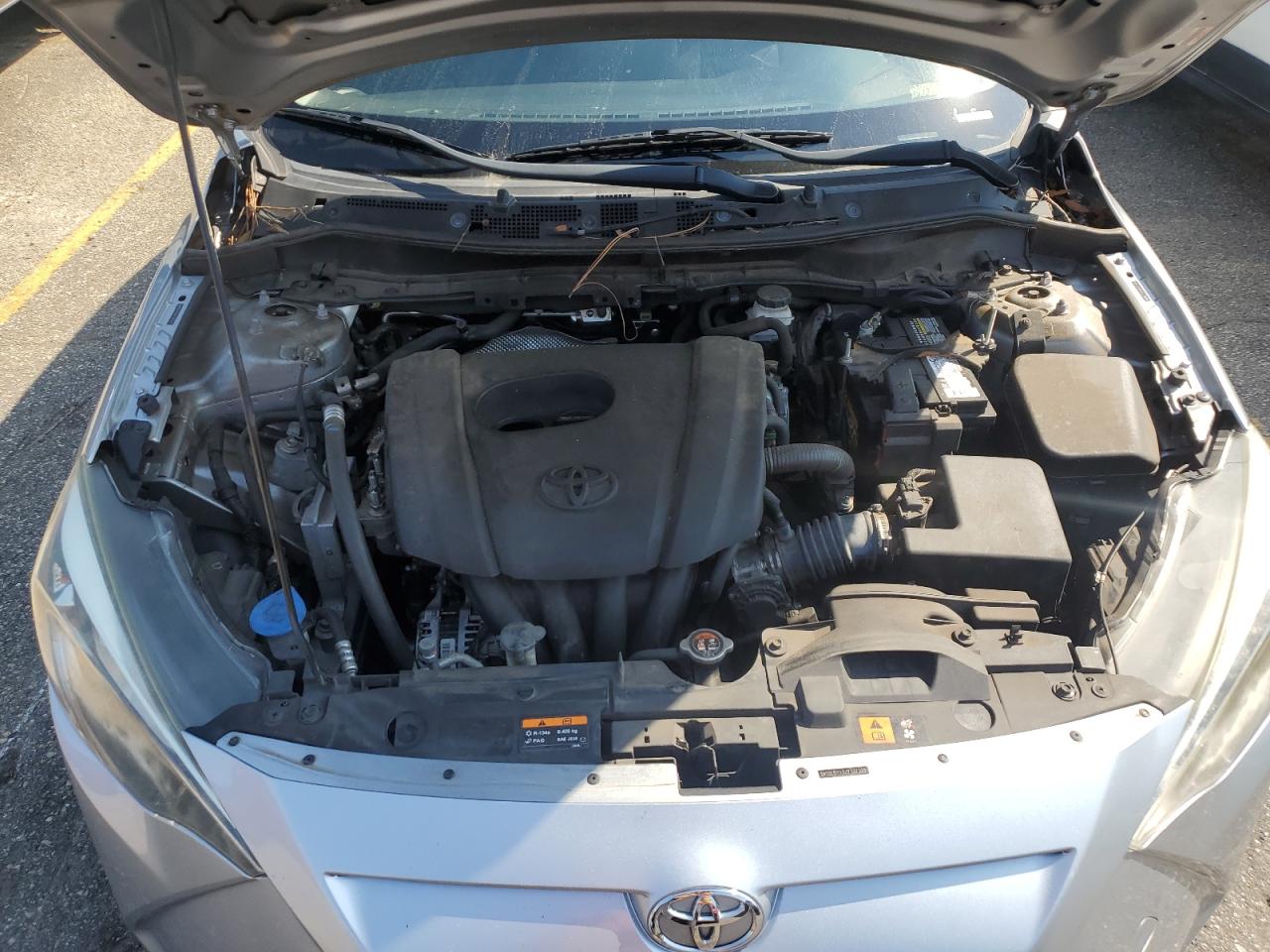 2018 Toyota Yaris VIN 3MYDLBYV9JY307325 photo 11