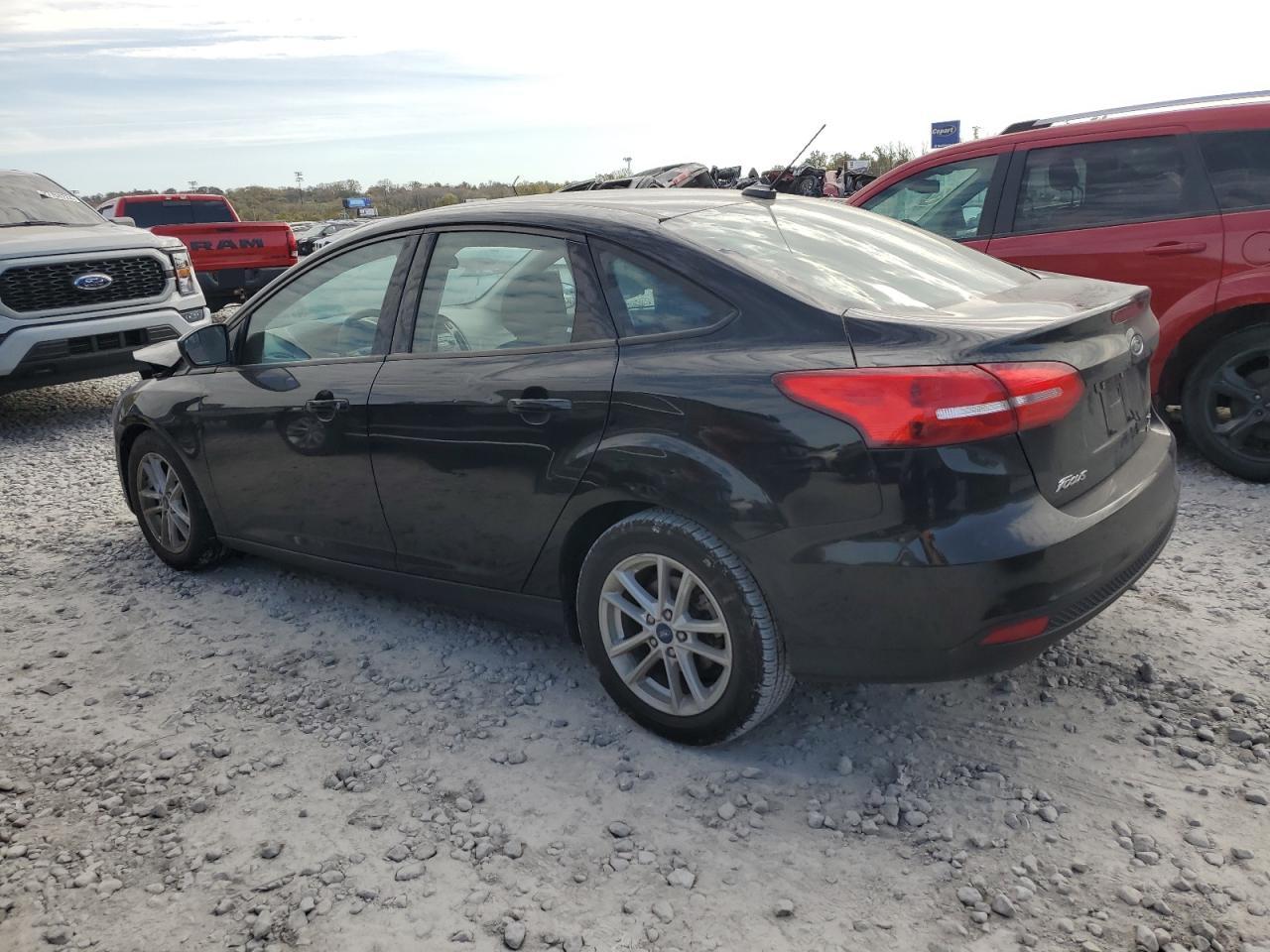 2018 Ford Focus VIN 1FADP3FE0JL229964 photo 2