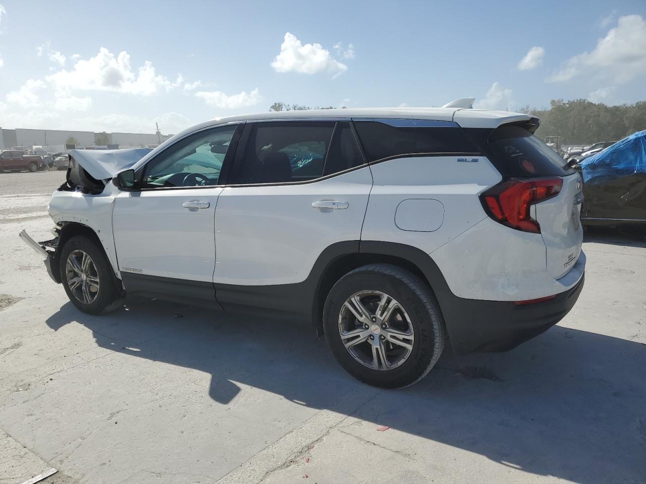 2020 GMC Terrain VIN 3GKALMEV2LL144409 photo 2