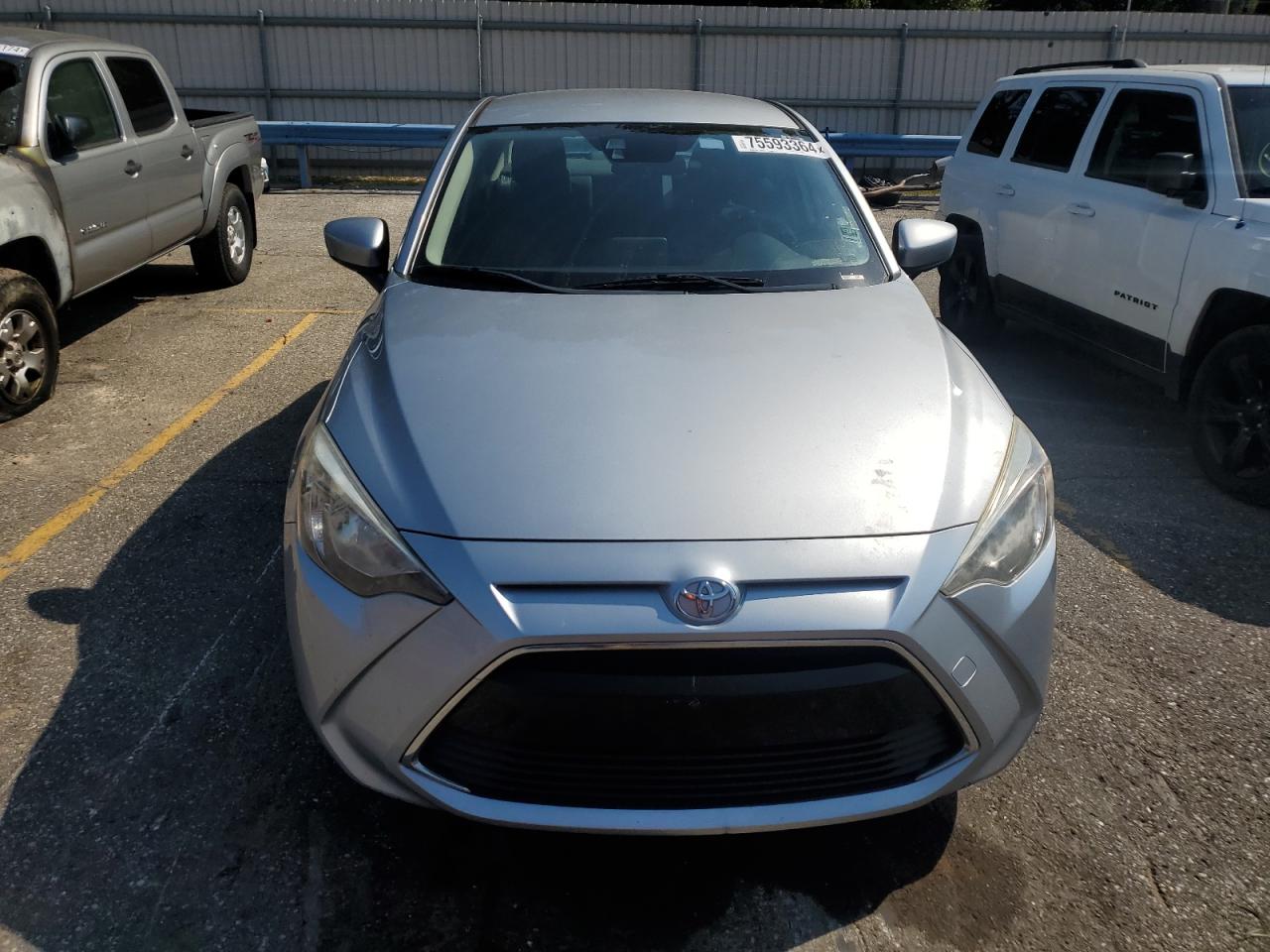 2018 Toyota Yaris VIN 3MYDLBYV9JY307325 photo 5
