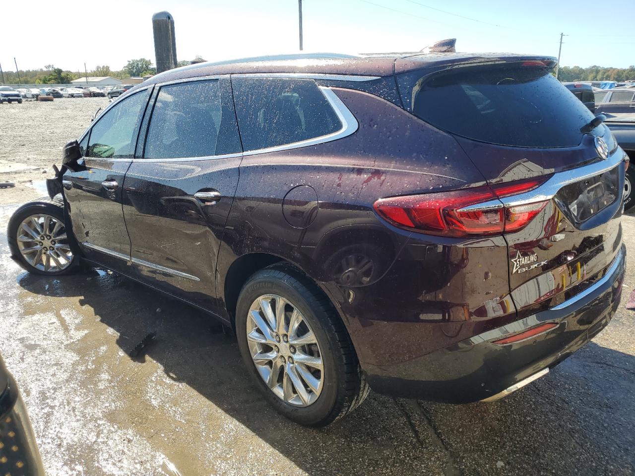 2018 Buick Enclave VIN 5GAERCKW5JJ153162 photo 2