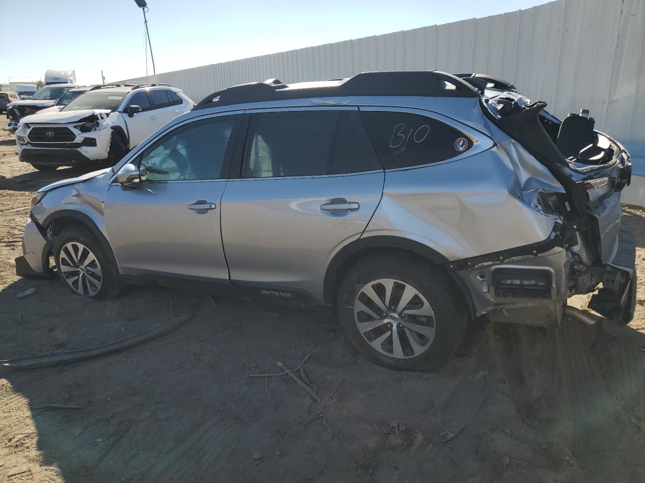 2022 Subaru Outback VIN 4S4BTAFC5N3253811 photo 2