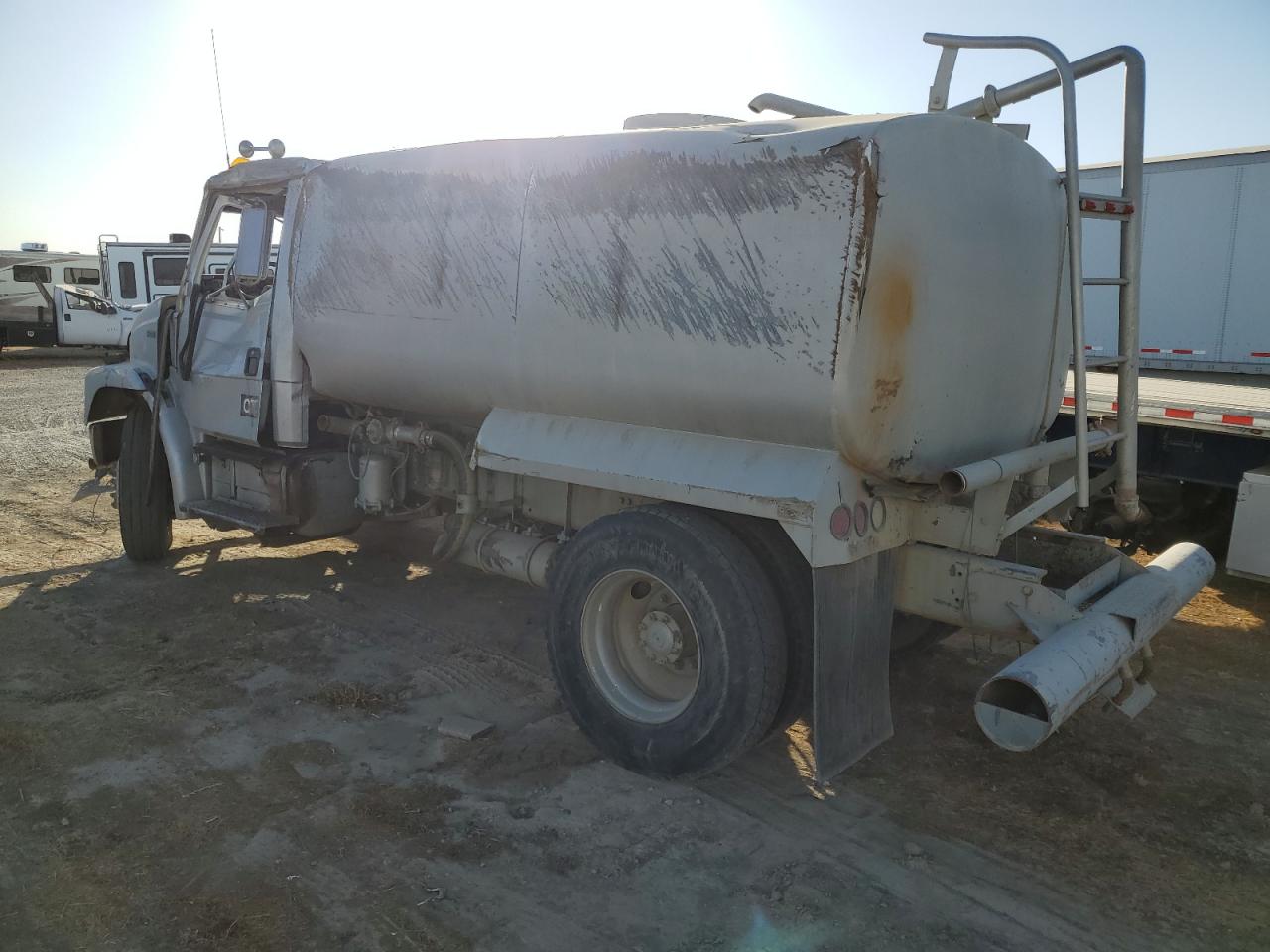 2000 FREIGHTLINER All other VIN 1FV6HLBA0YHG76334 photo 2