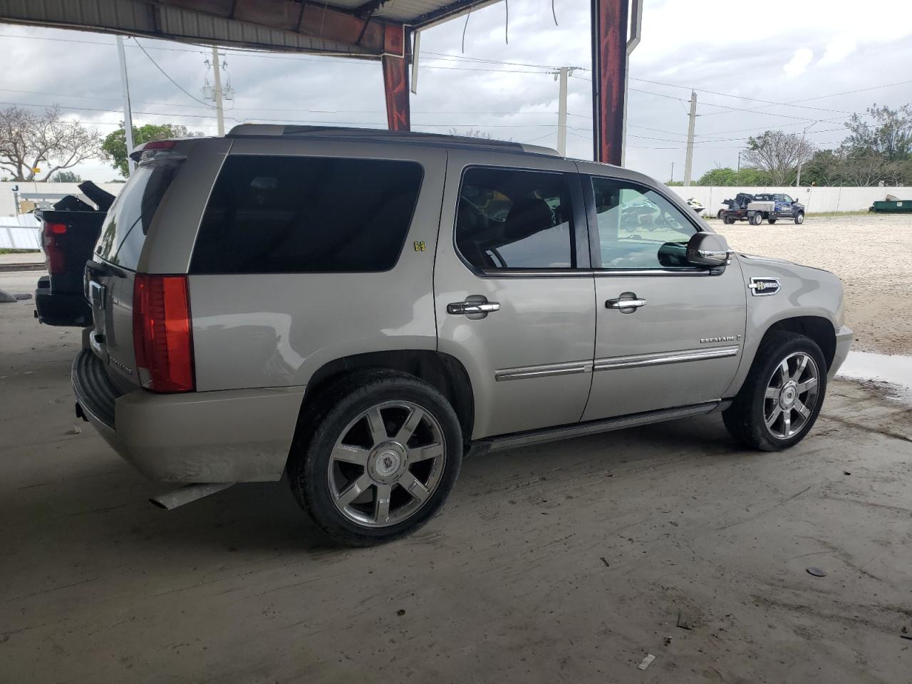 2009 Cadillac Escalade VIN 1GYFC43569R122428 photo 3