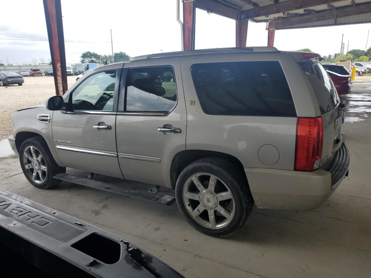 2009 Cadillac Escalade VIN 1GYFC43569R122428 photo 2