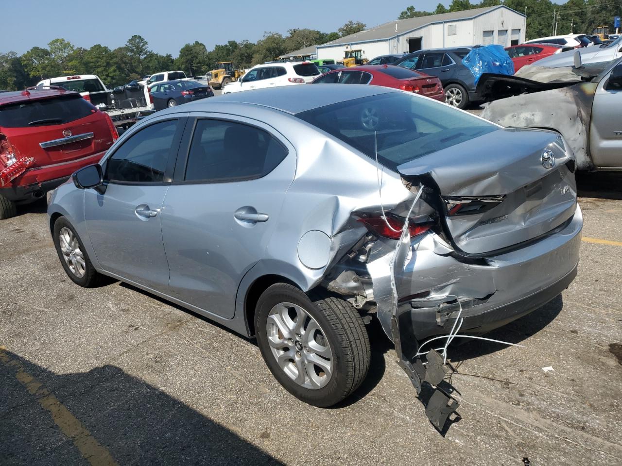 2018 Toyota Yaris VIN 3MYDLBYV9JY307325 photo 2