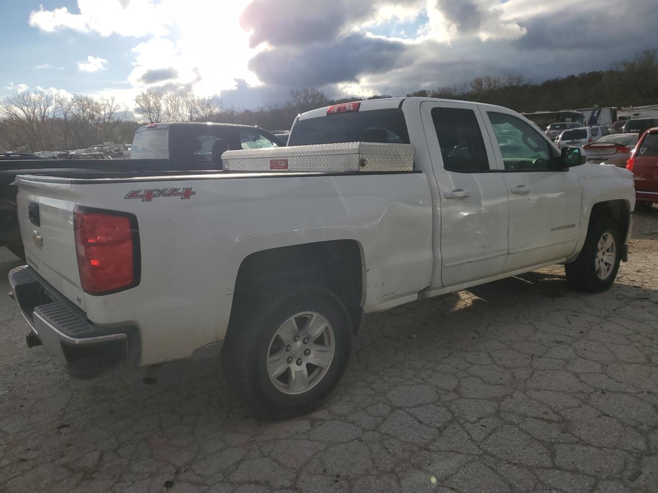 2016 Chevrolet All models VIN 1GCVKREH6GZ293914 photo 3