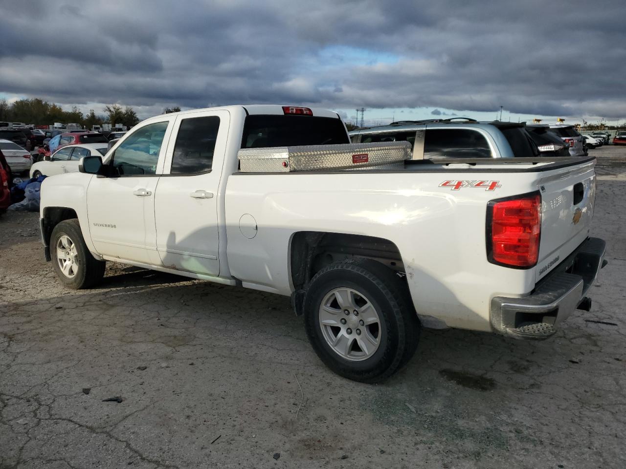 2016 Chevrolet All models VIN 1GCVKREH6GZ293914 photo 2