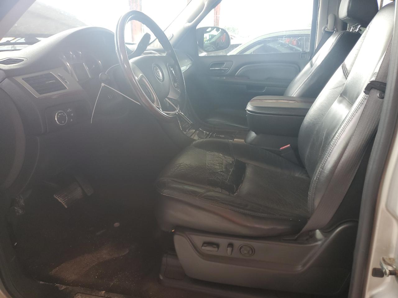 2009 Cadillac Escalade VIN 1GYFC43569R122428 photo 7