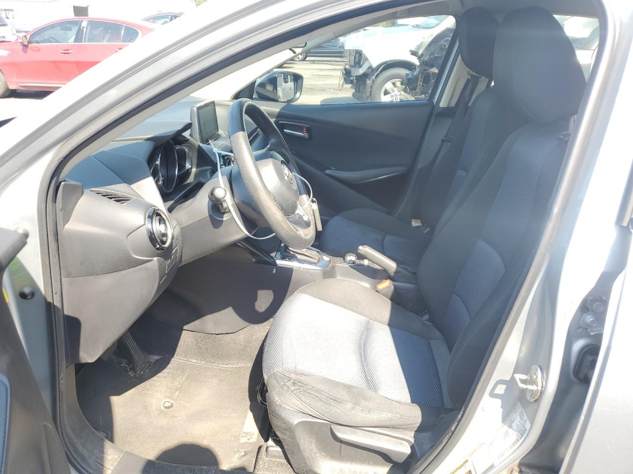 2018 Toyota Yaris VIN 3MYDLBYV9JY307325 photo 7