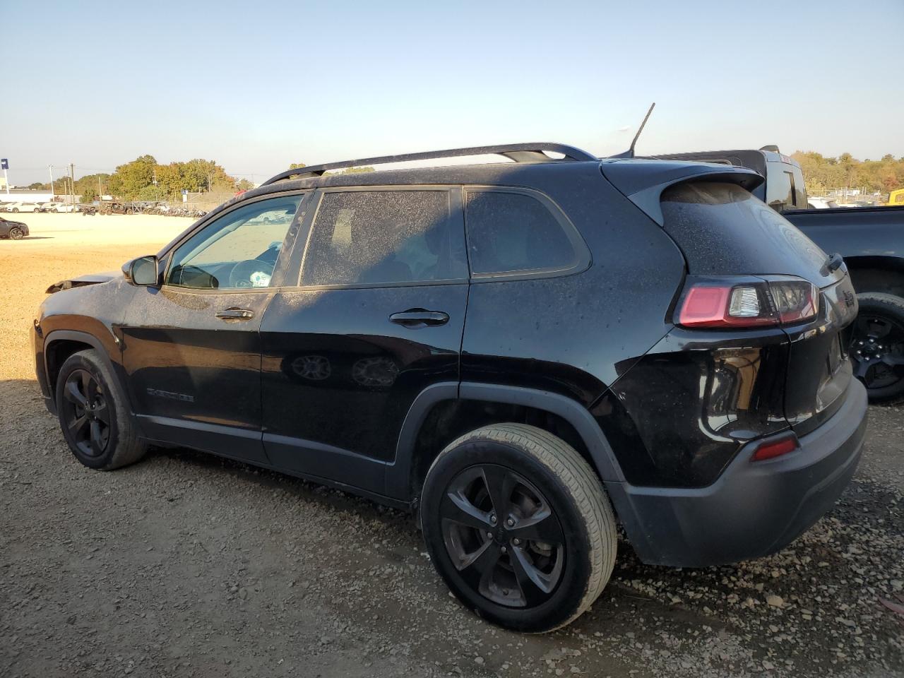 2019 Jeep Grand cher VIN 1C4PJLLB6KD296650 photo 2