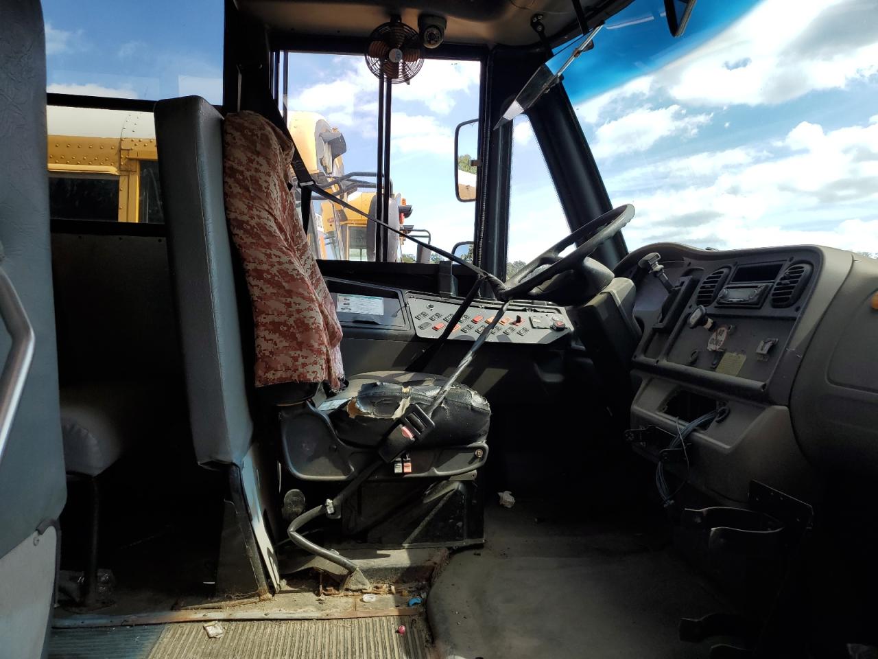 2012 THOMAS Saf-t-line VIN 4UZABRDT2CCBB4442 photo 5