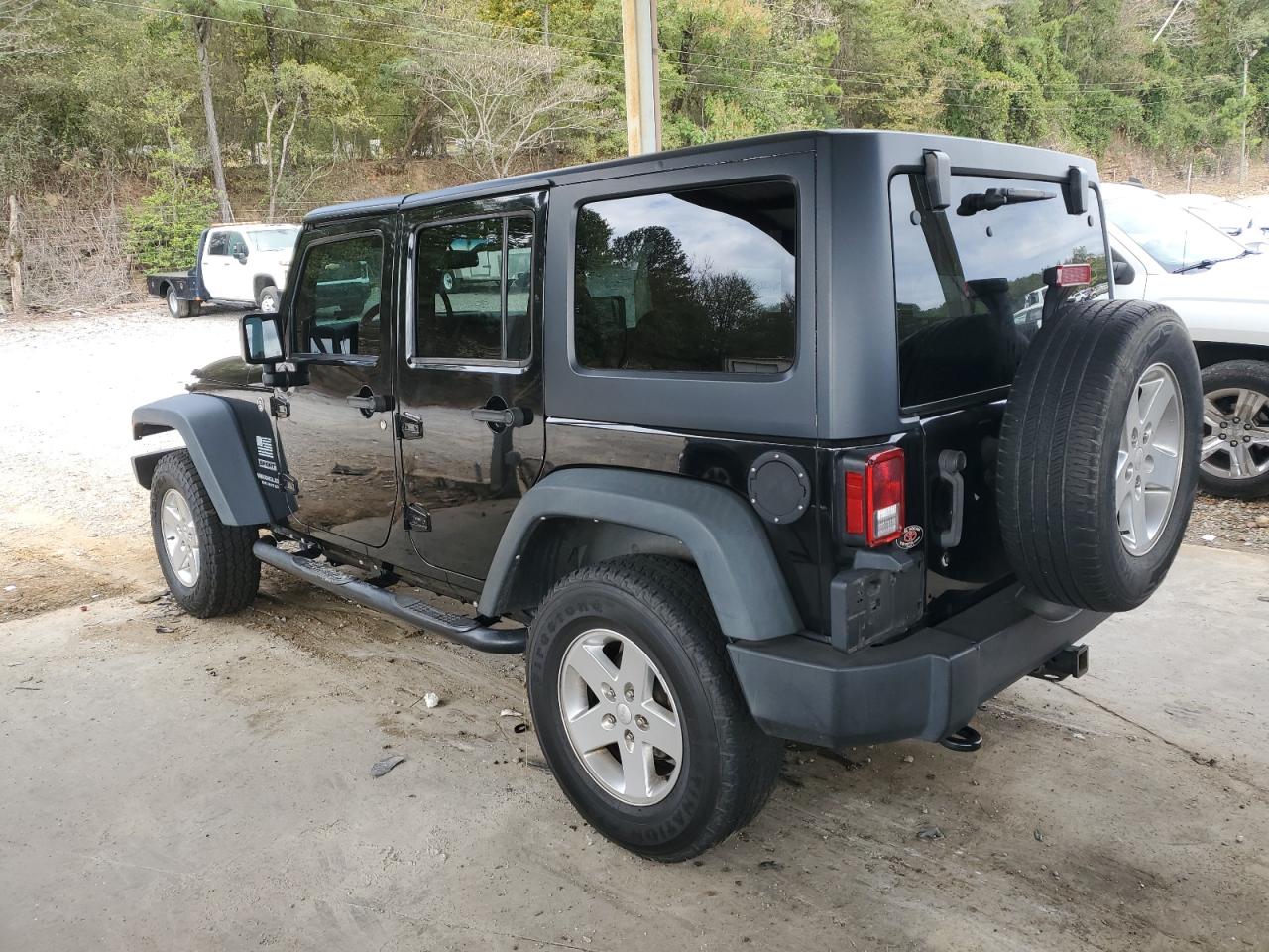 2014 Jeep Wrangler / VIN 1C4BJWDG1EL268822 photo 2